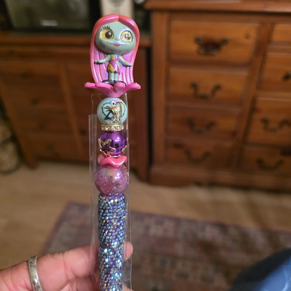 Nightmare Before Christmas Full Rhinestone Pens - Picture 9 of 10